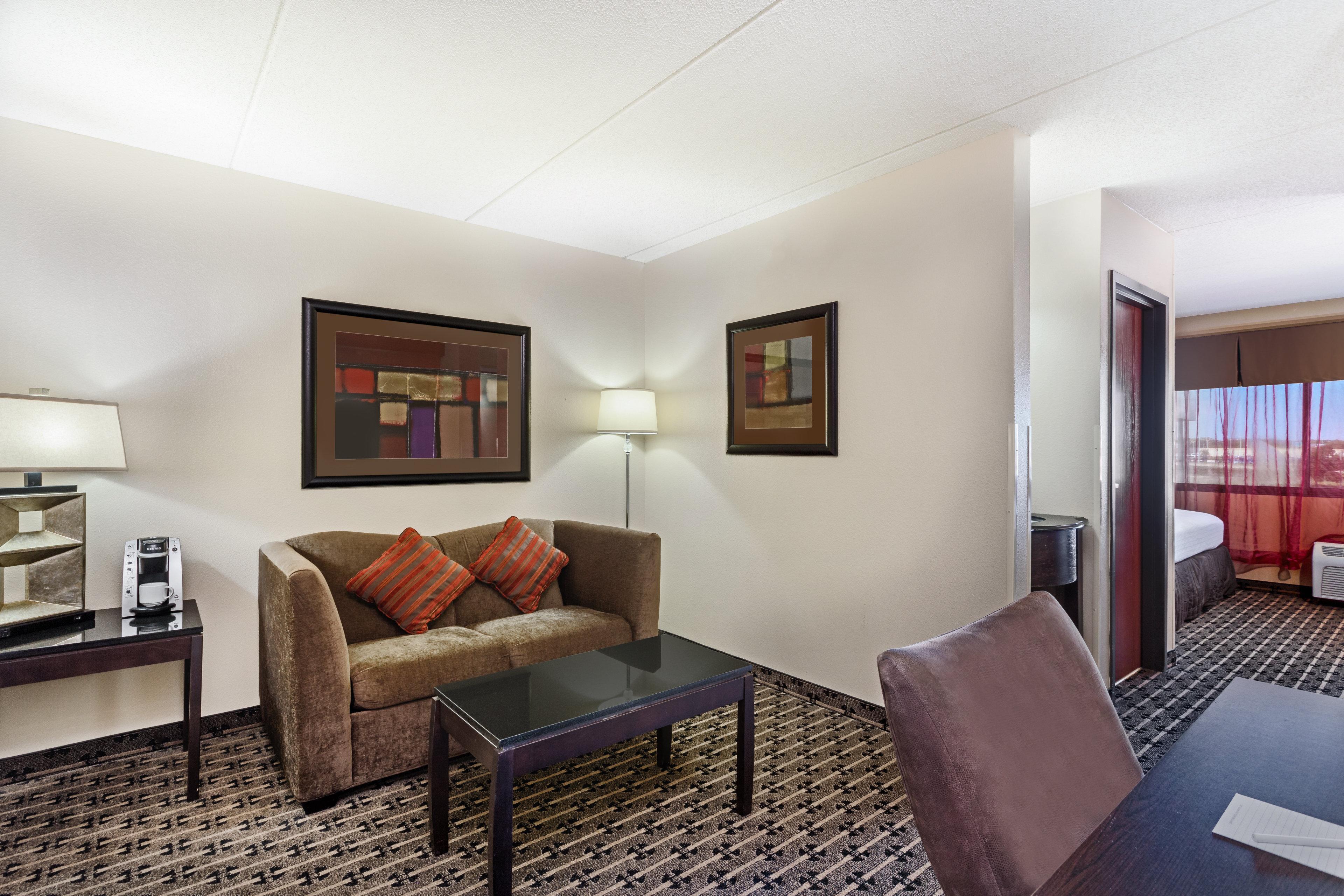 Hotel Crowne Plaza Milwaukee South By Ihg Exterior foto