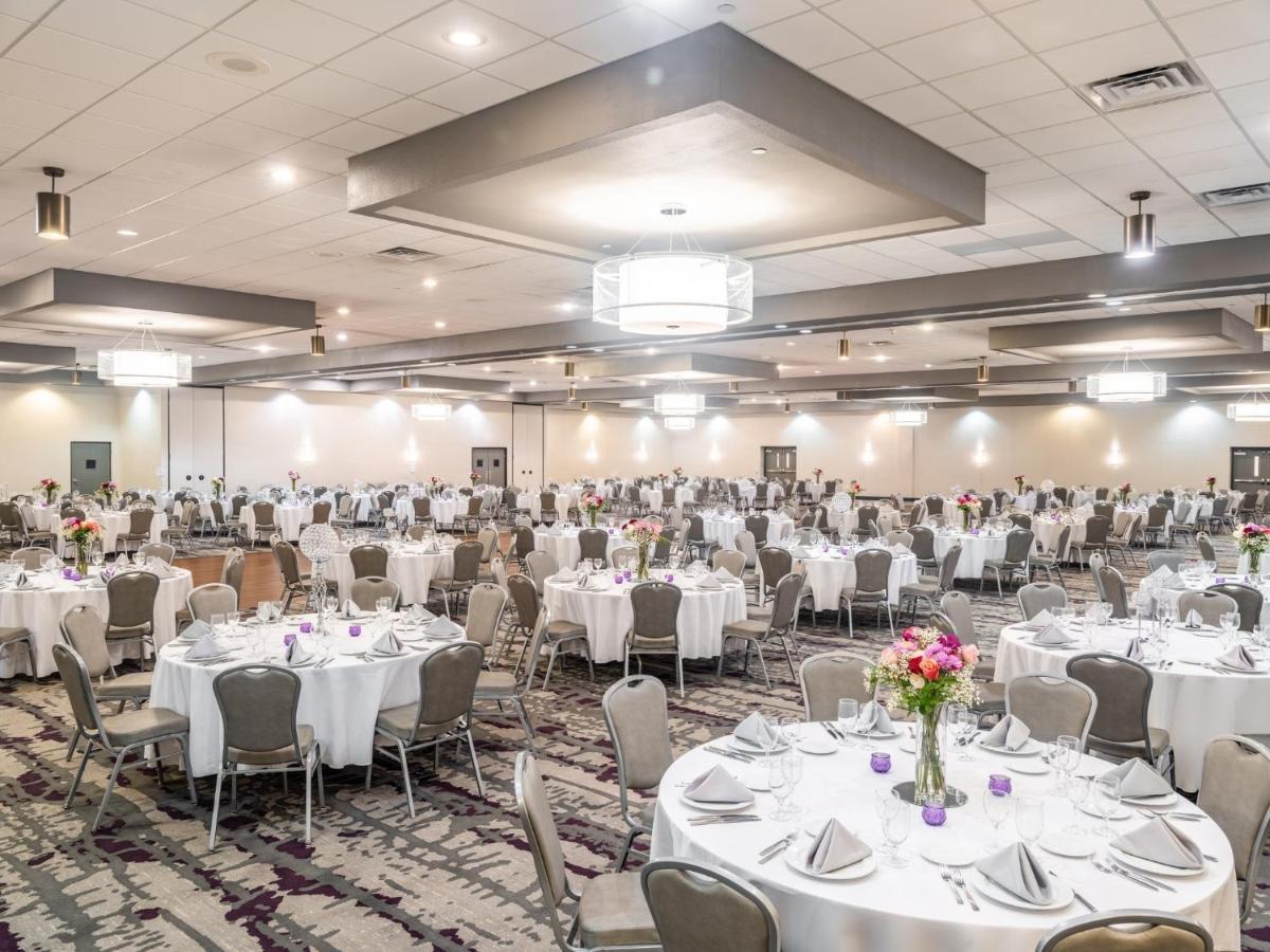 Hotel Crowne Plaza Milwaukee South By Ihg Exterior foto