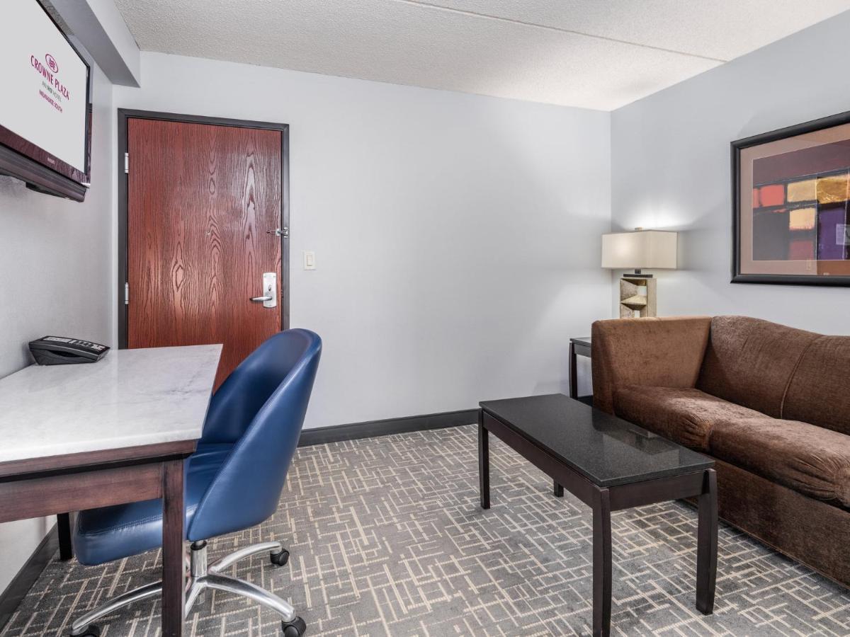 Hotel Crowne Plaza Milwaukee South By Ihg Exterior foto