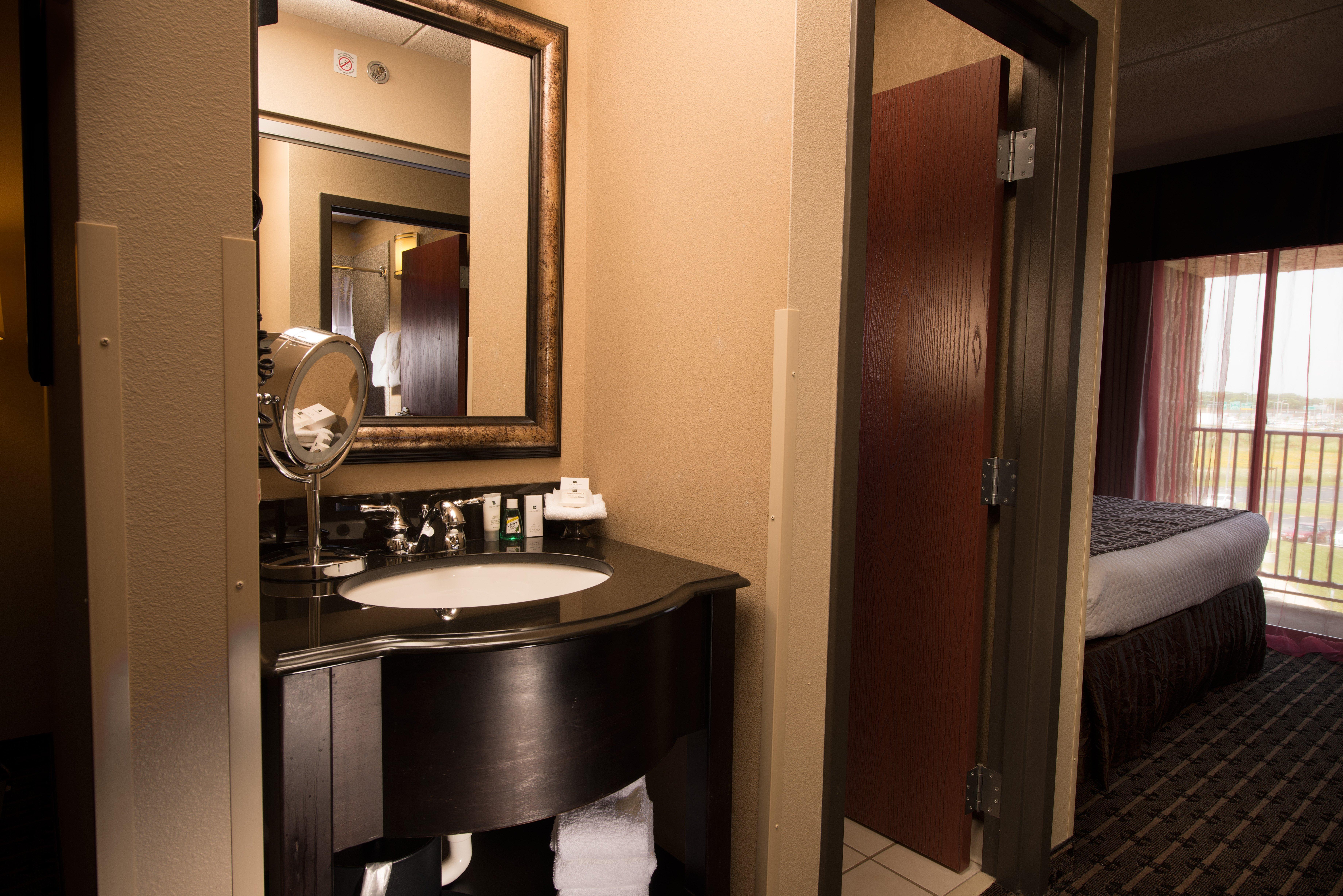 Hotel Crowne Plaza Milwaukee South By Ihg Exterior foto